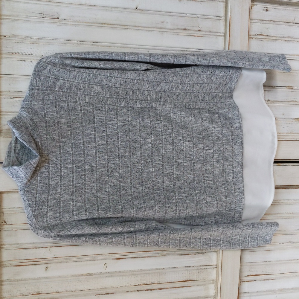 Simply Vera Vera Wang Gray sweater with faux blouse bottom. XS